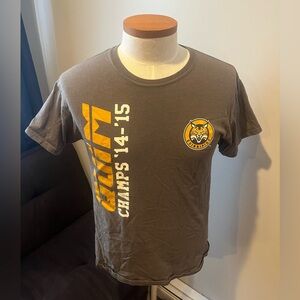 Quinnipiac Champion Shirt. Size: Medium